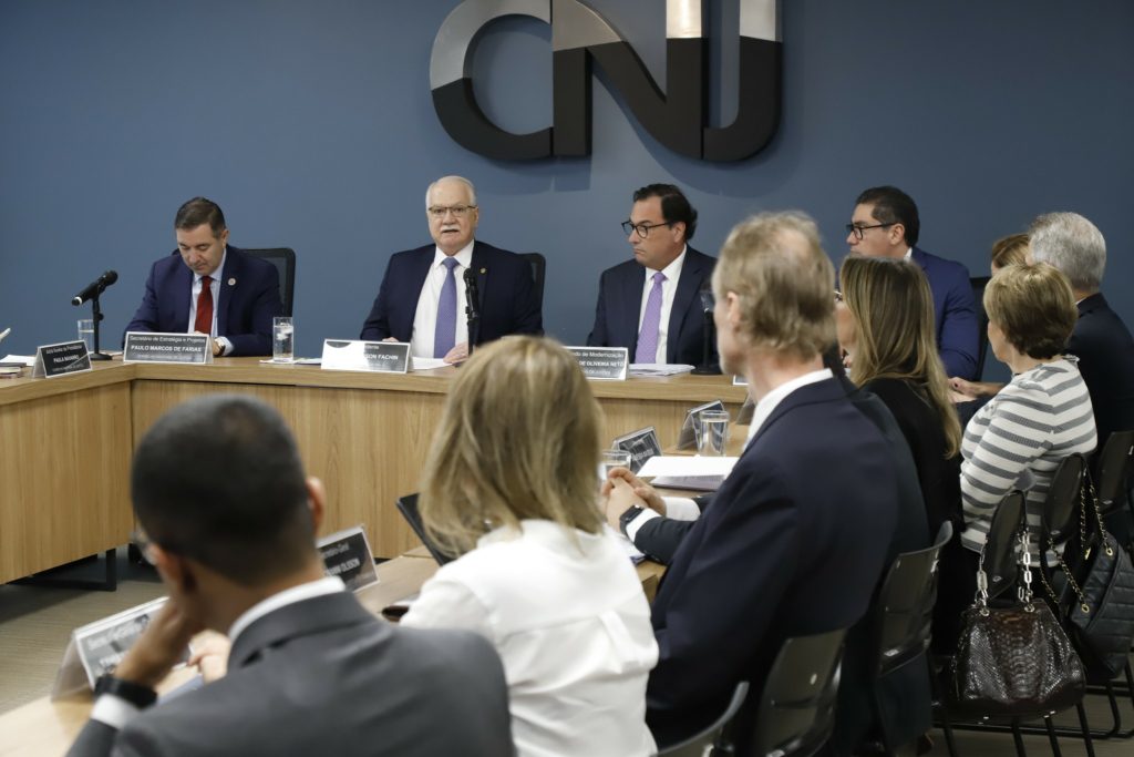 Fachin abre estudos para solução definitiva à remuneração do Judiciário