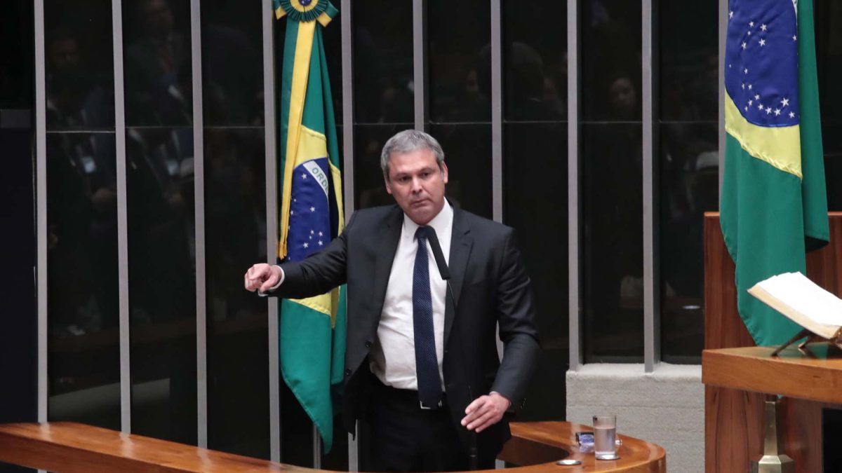 Deputado do PT quer proibir uso de criptomoedas e Pix crédito para casas de apostas e prom