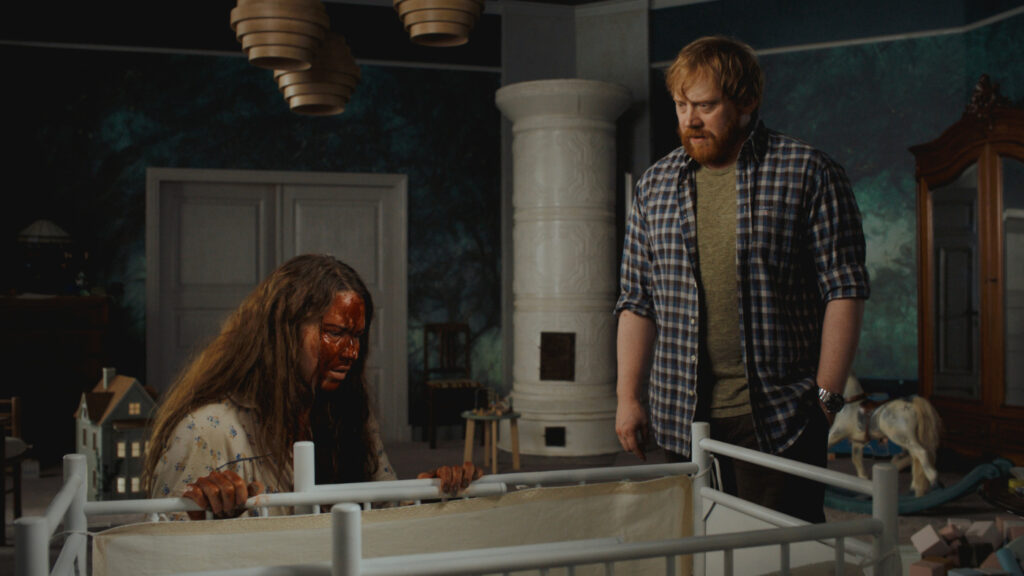 ‘Nightborn’: Terror com astro de ‘Harry Potter’ explora os horrores da maternidade; Confir
