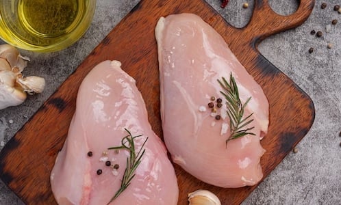 Carne de frango tem queda nos preços após dois meses de alta, diz Cepea