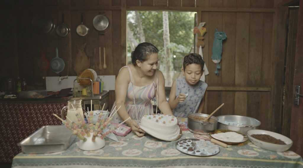 Crítica | ‘Kika não foi Convidada’ – O repouso do silêncio que prolonga as reflexões [Fest
