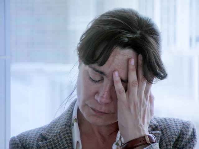 Crítica | Nós Acreditamos em Vocês – Filme Belga Mostra a Dificuldade em Proteger os Direi