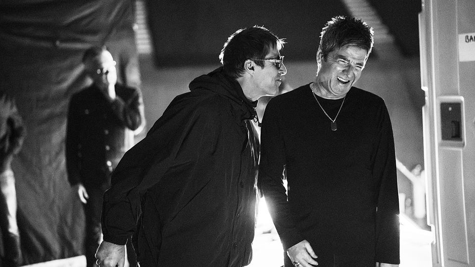 ‘Don’t Look Back in Anger’: Documentário sobre a turnê de REENCONTRO da banda Oasis ganha 