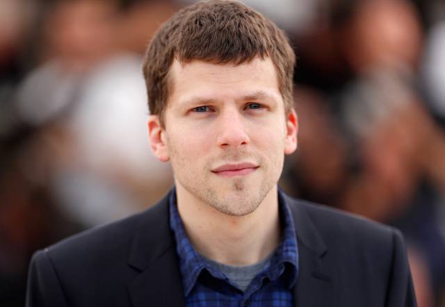 Jesse Eisenberg responde rumores sobre deixar os EUA: “Me parece um pouco absurdo”