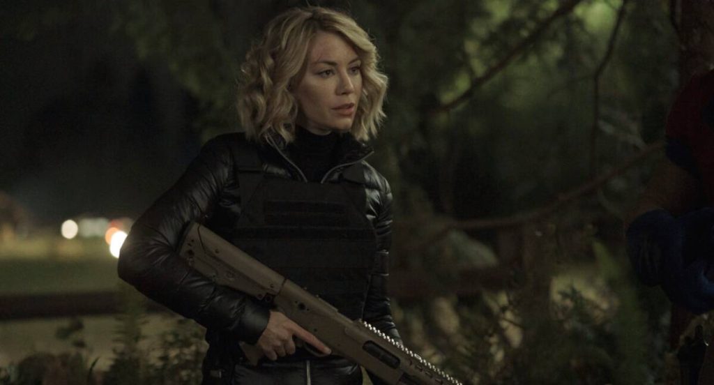 Jennifer Holland, esposa de James Gunn, defende cineasta após acusações de nepotismo