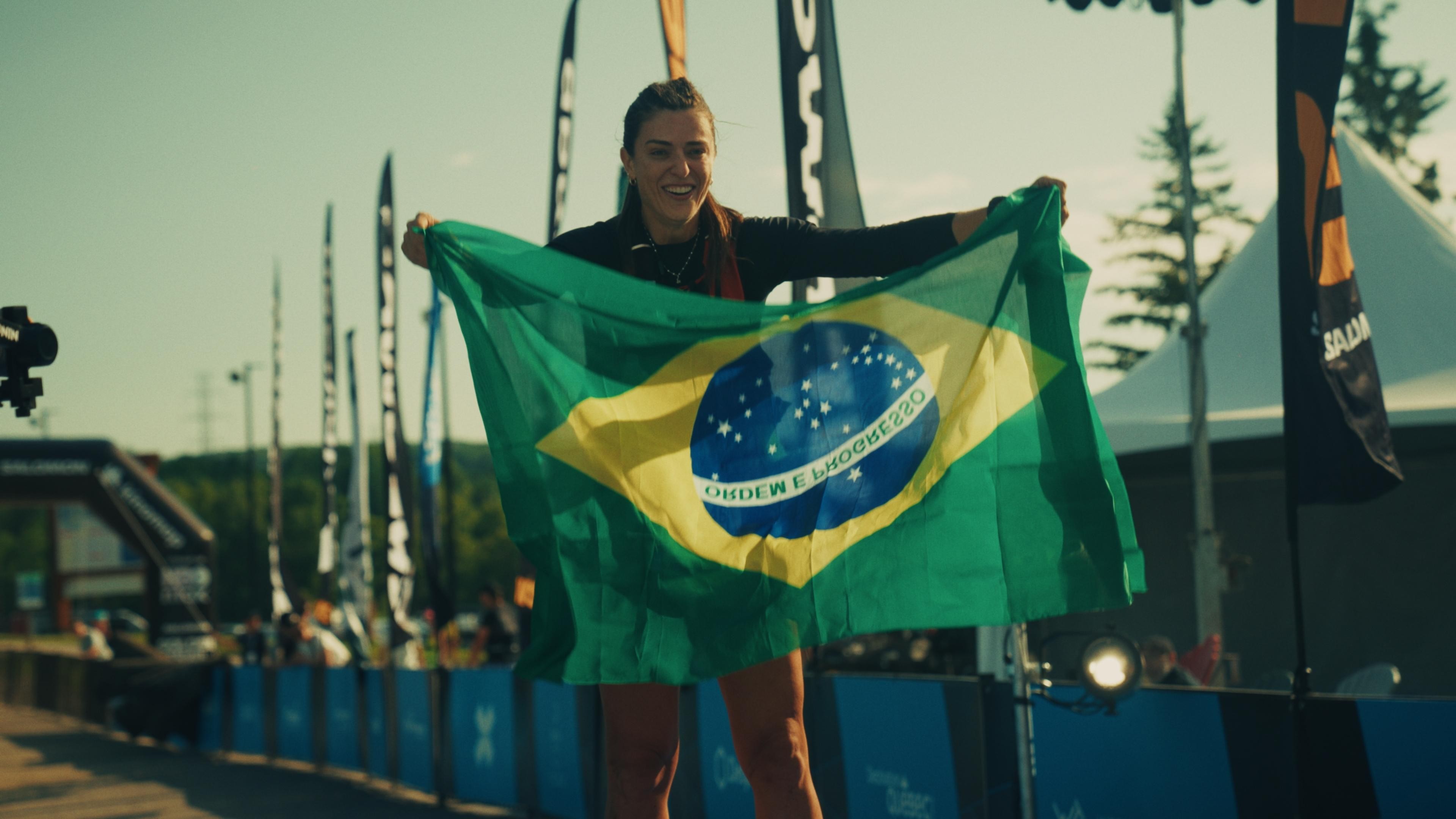 Brasileira a completa famosa ultramaratona de 135km no Canadá