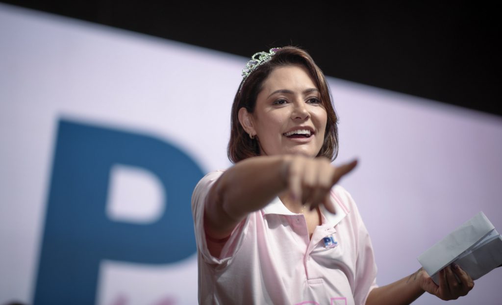 Pesquisa Meio/Ideia: Michelle sai fortalecida, mas disputa familiar não muda voto