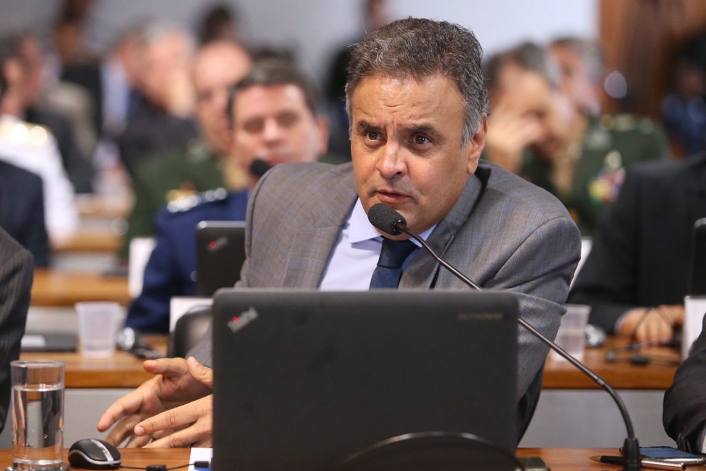 Aécio Neves diz que não disputará presidência e descarta nome do PSDB para o pleito