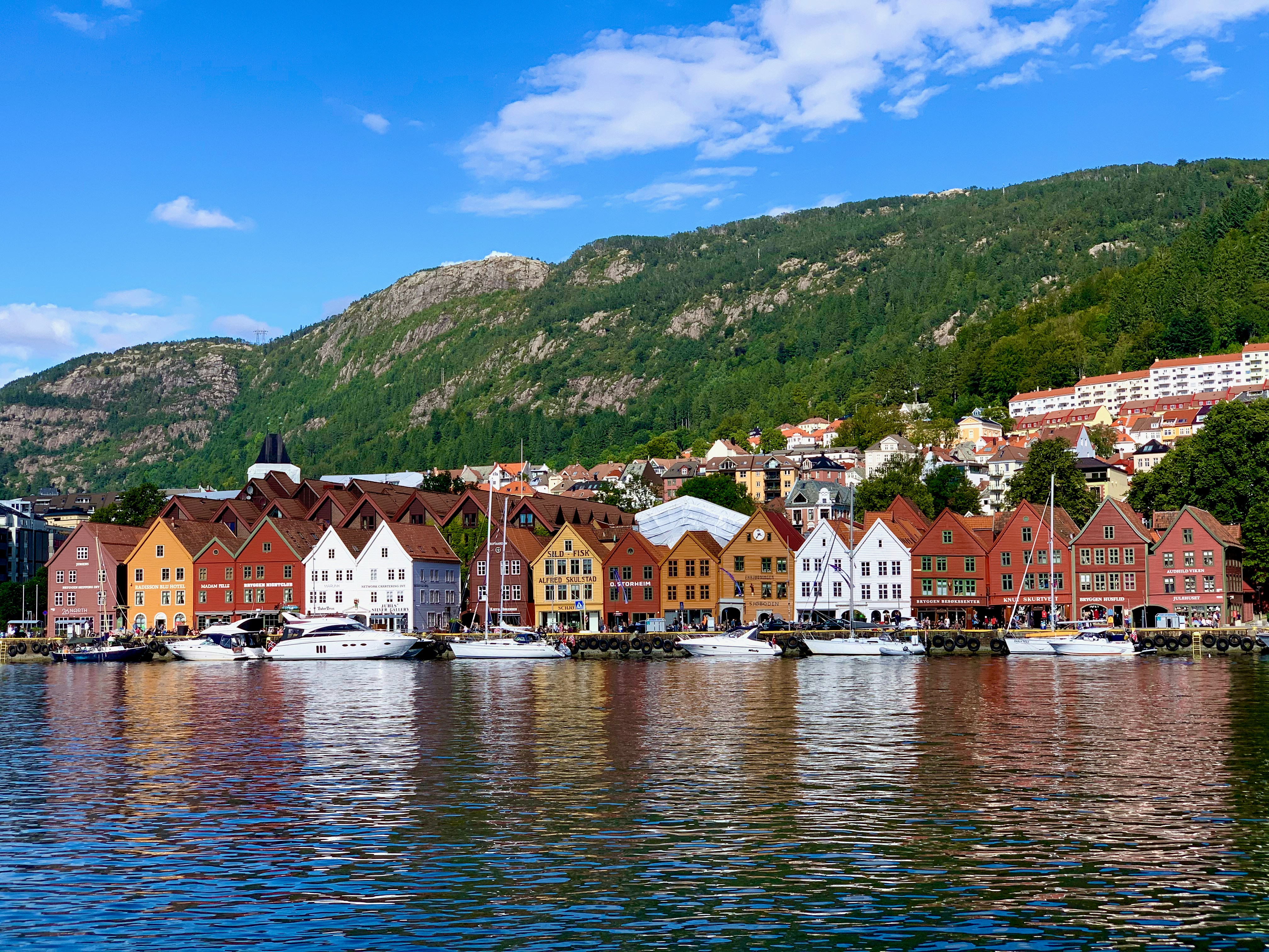 Noruega no verão: a terra dos vikings iluminada pelo sol da meia-noite