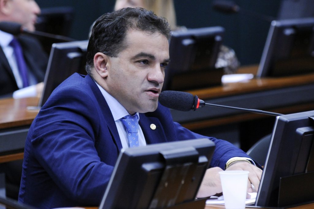 Deputado Maranhãozinho (PL-MA) é alvo da PF por suspeita de desvio de emendas