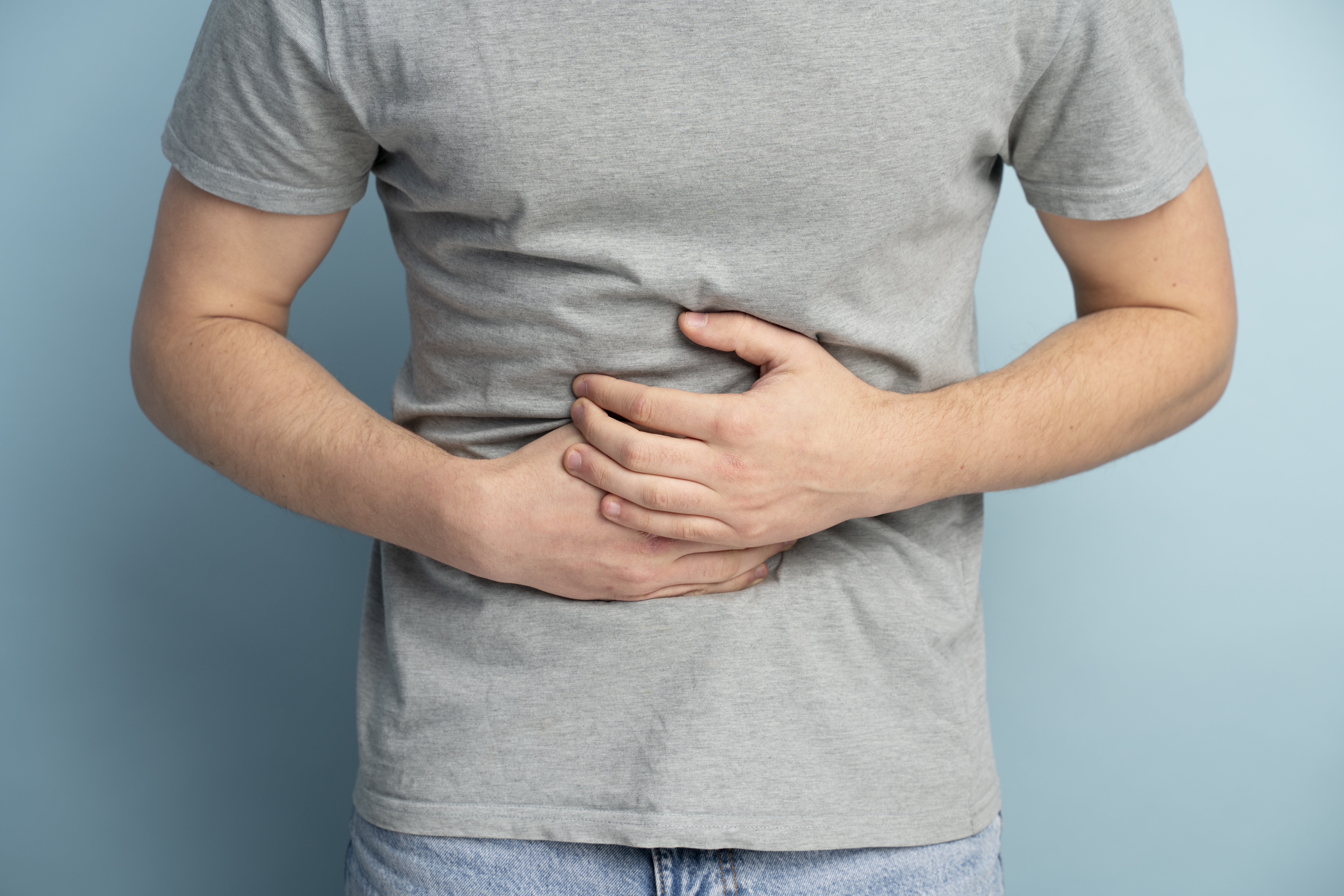 Barriga estufada e arrotos frequentes? Pode ser ansiedade, não problema na digestão