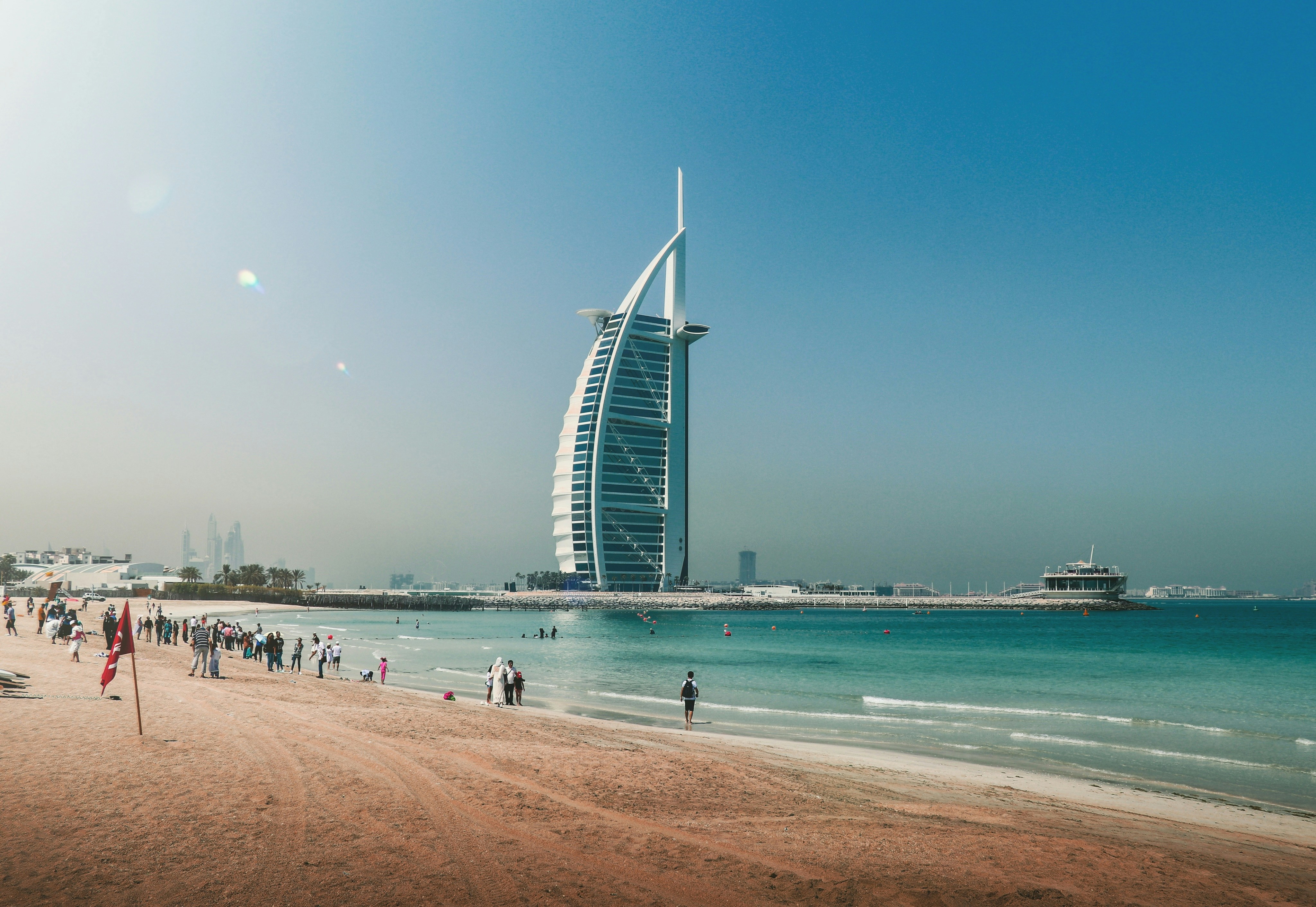 Hotel “7 estrelas” de Dubai fecha para maior reforma desde a inauguração