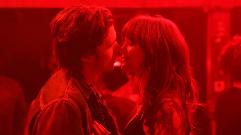 Emilia Jones e Nick Robinson enfrentam os altos e baixos do amor no trailer do romance ‘Ch