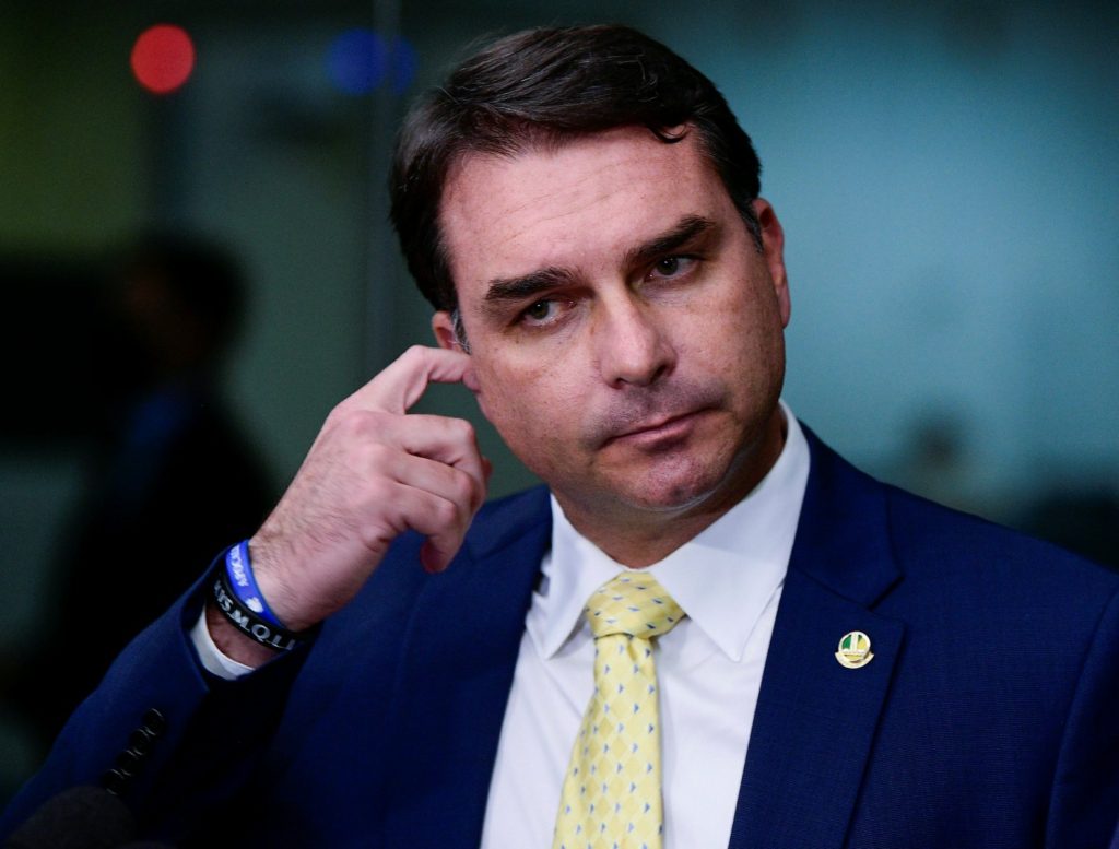 Investigação sobre financiamento de Dark Horse fica nas mãos de Mendonça