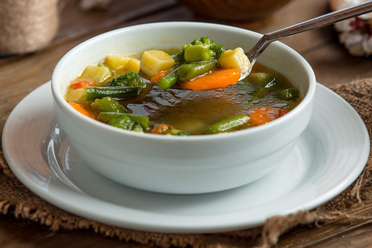 Substituir jantar por sopa emagrece?
