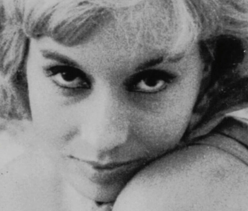 Crítica | ‘Helena! Cinema!’ – Cativante viagem imagética pela obra de uma artista singular