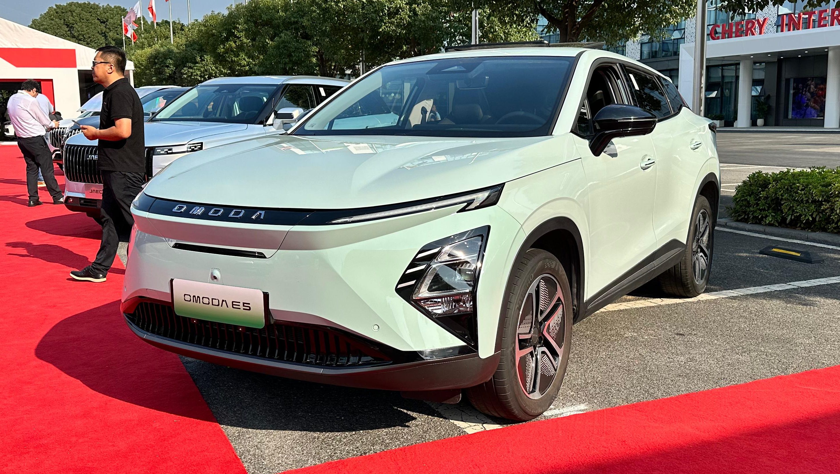 Omoda 5 elétrico terá versão de R$ 149.900 para brigar com BYD Dolphin e Ora 03