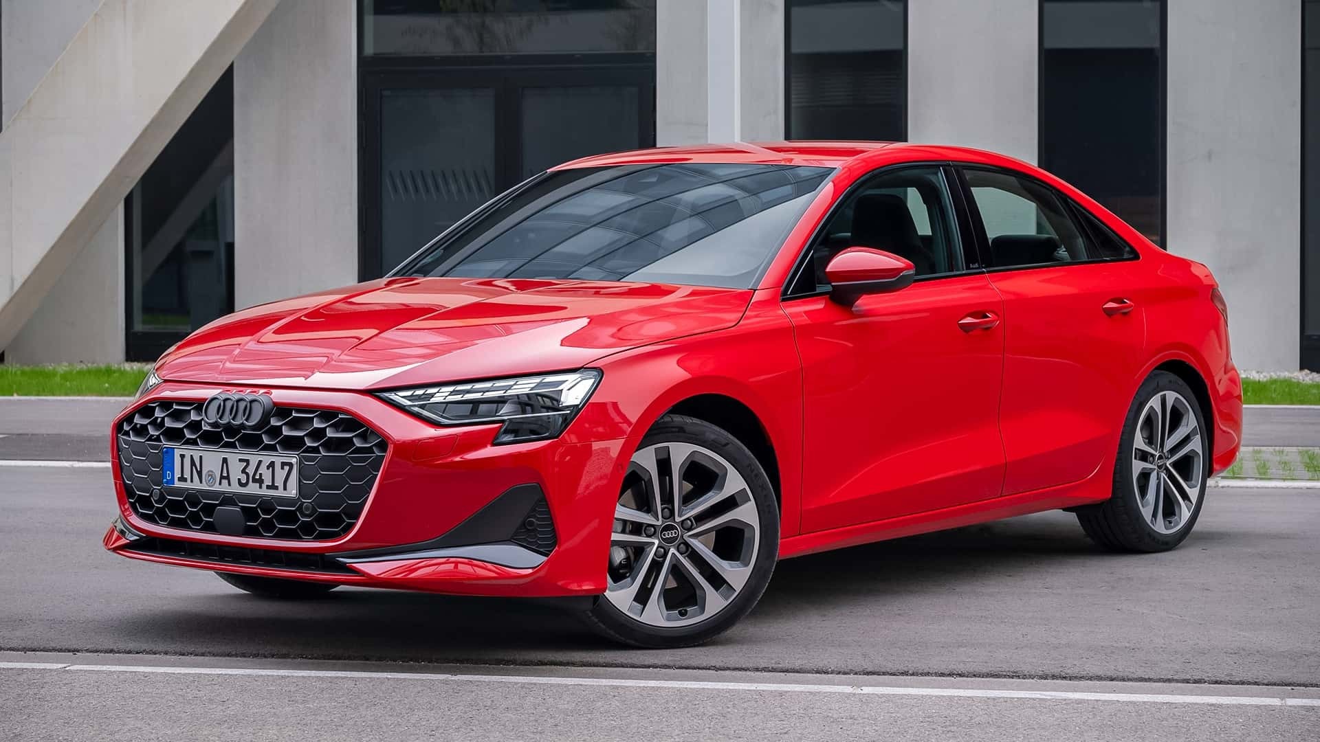 Audi A3 renovado aposta em telas curvas e estacionamento pelo celular