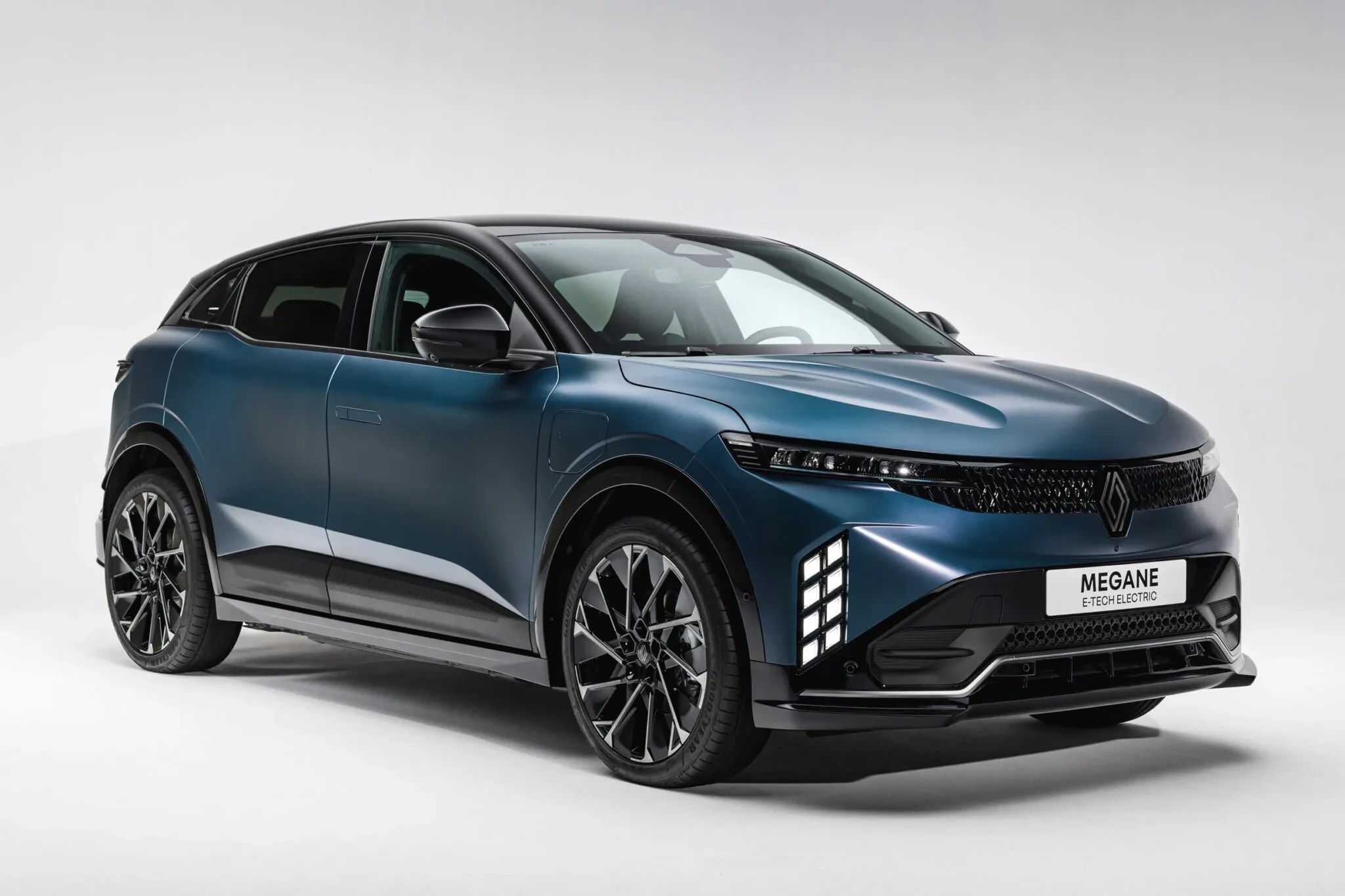Megane E-Tech 2027: elétrico francês reinventa visual e chega a 499 km de autonomia