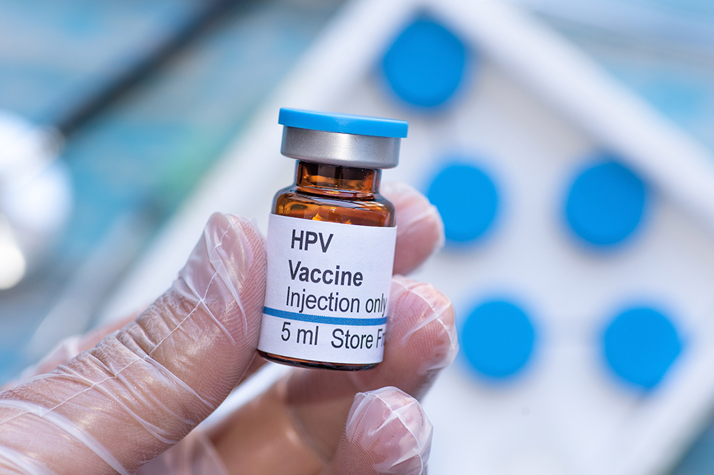 Vacina do HPV elimina mortes por câncer cervical em jovens na Inglaterra
