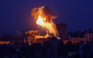 Moscou abate mais de 80 drones; ataques russos matam seis pessoas na Ucrânia