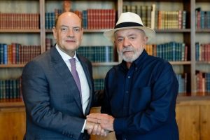 Lula e governador em exercício Ricardo Couto assinam adesão do Rio ao Propag