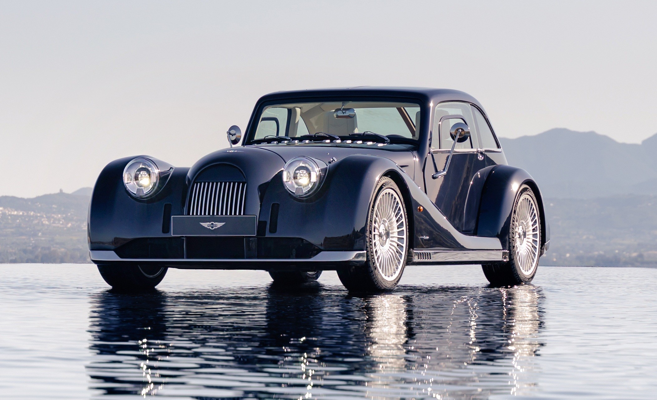 Morgan Midsummer Coupé marca retorno da marca aos cupês com pegada retrô