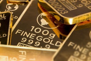 Ouro fecha em queda pressionado por expectativa de juros altos