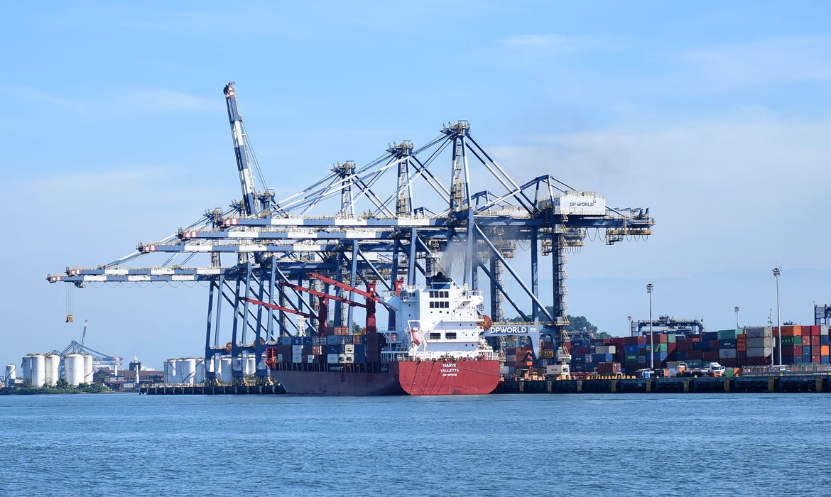 Porto de Santos pode alcançar 100 milhões de TEUs neste ano
