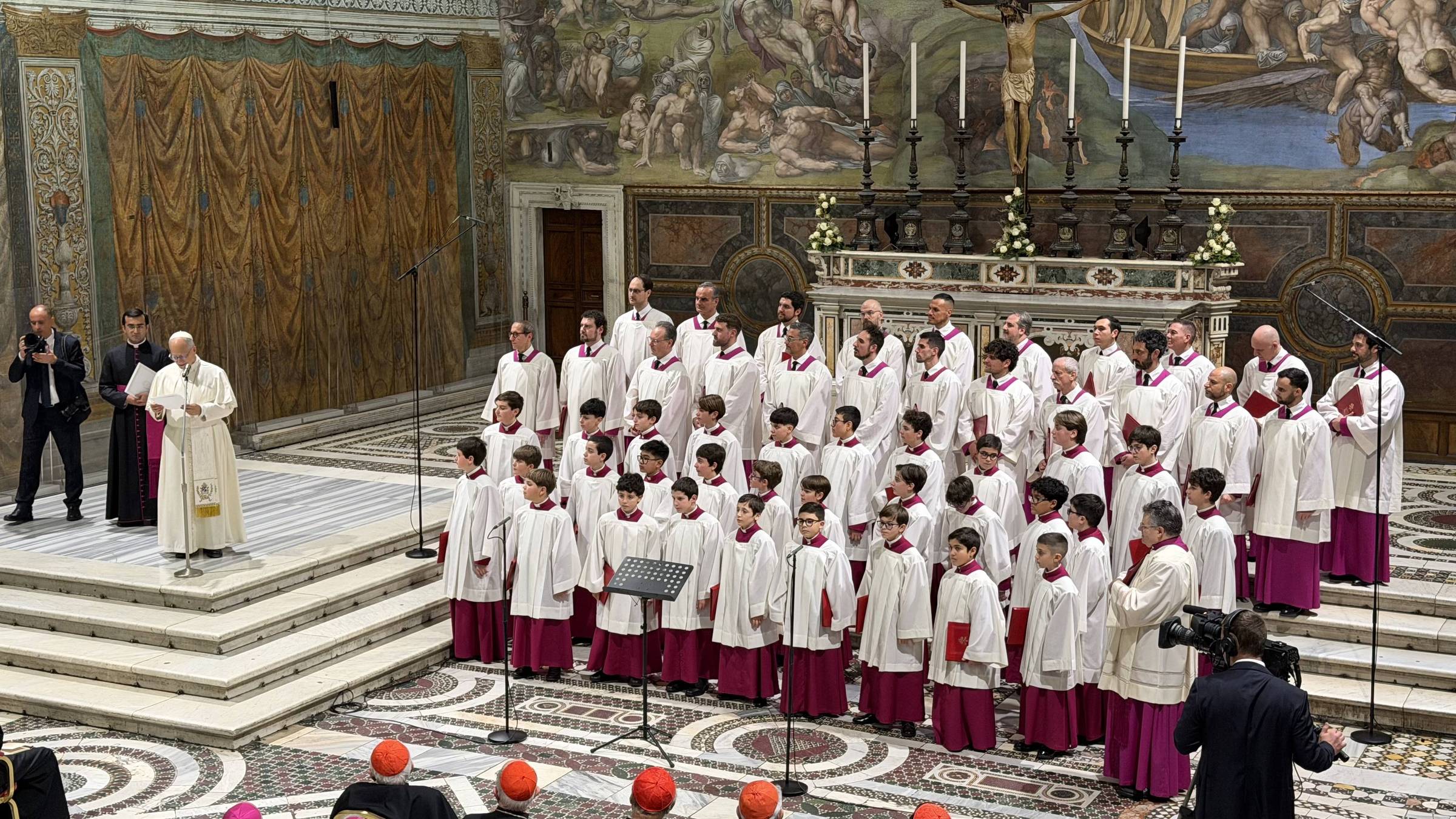 Coro da Capela Sistina faz estreia histórica em turnê gratuita pelo Brasil