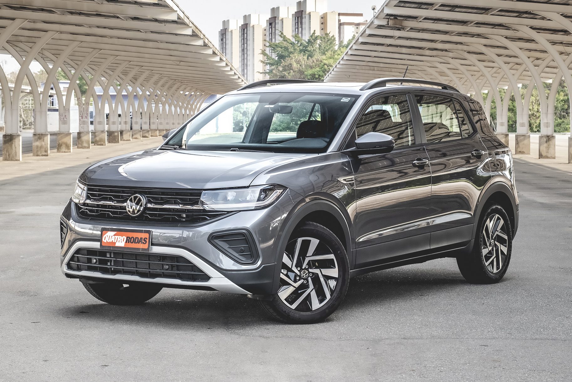 Volkswagen T-Cross baixa preços e reforça distância para o Taos