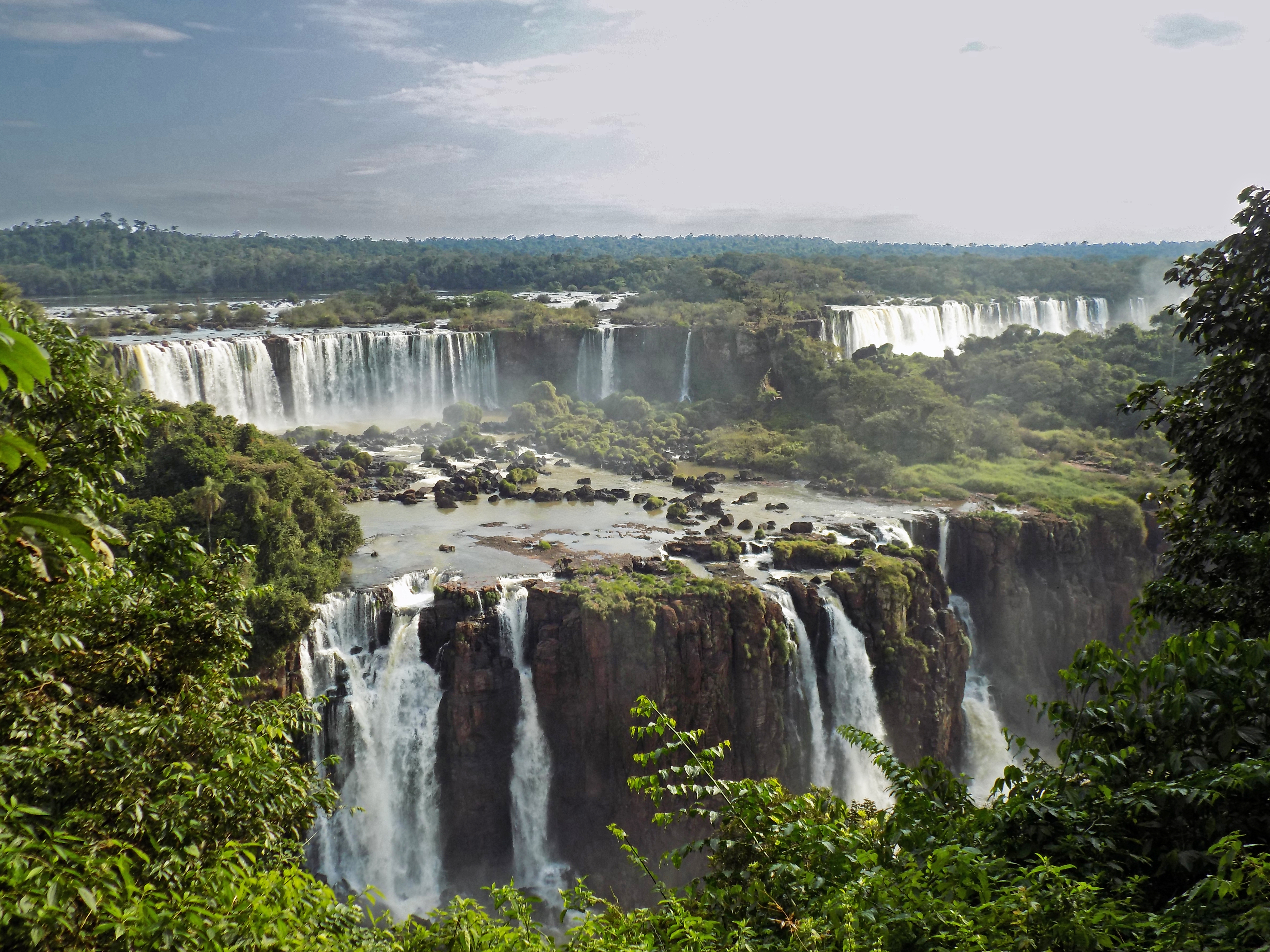 Cataratas do Iguaçu recebem vazão recorde e ampliam espetáculo natural