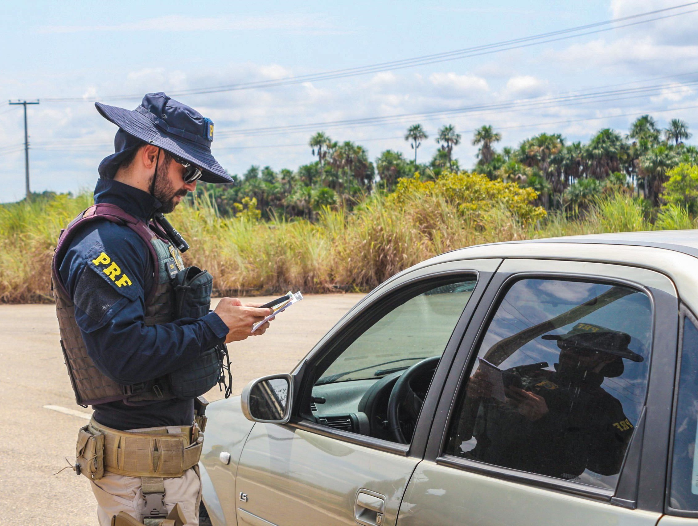 Hábitos ao volante que parecem inocentes, mas podem virar multa