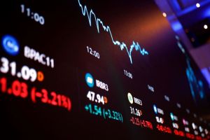 Ibovespa fecha em alta de 1,2% e volta a superar os 170 mil pontos com bancos