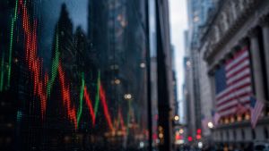 Bolsas de NY fecham sem direção única, com Dow Jones em alta e Nasdaq caindo 1,3%