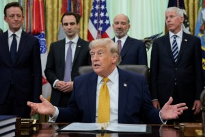 Trump diz que fará “o que for preciso” caso Irã não cumpra acordo