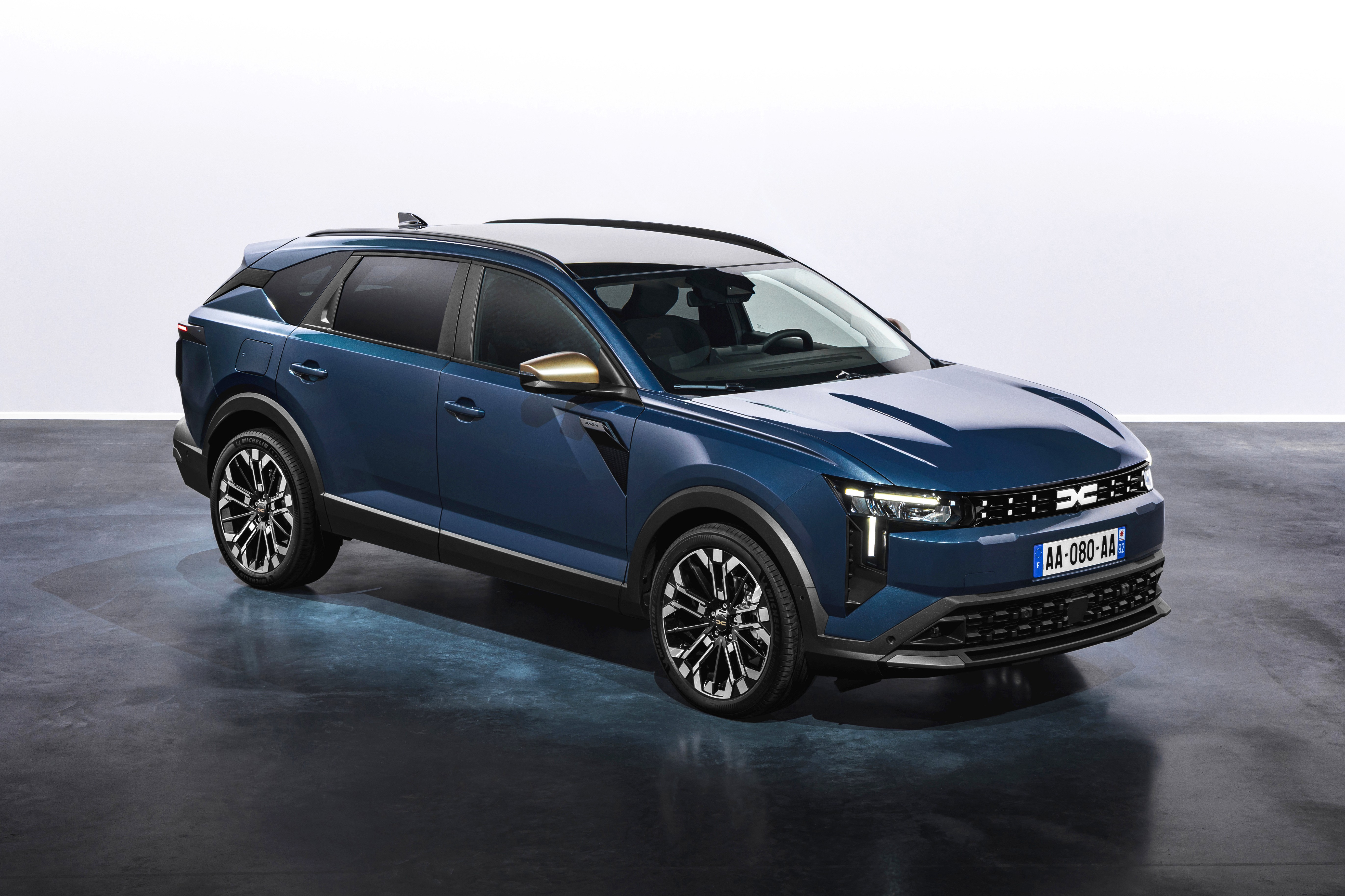 Dacia Striker mistura perua e SUV e mira eficiência com cara de carro caro