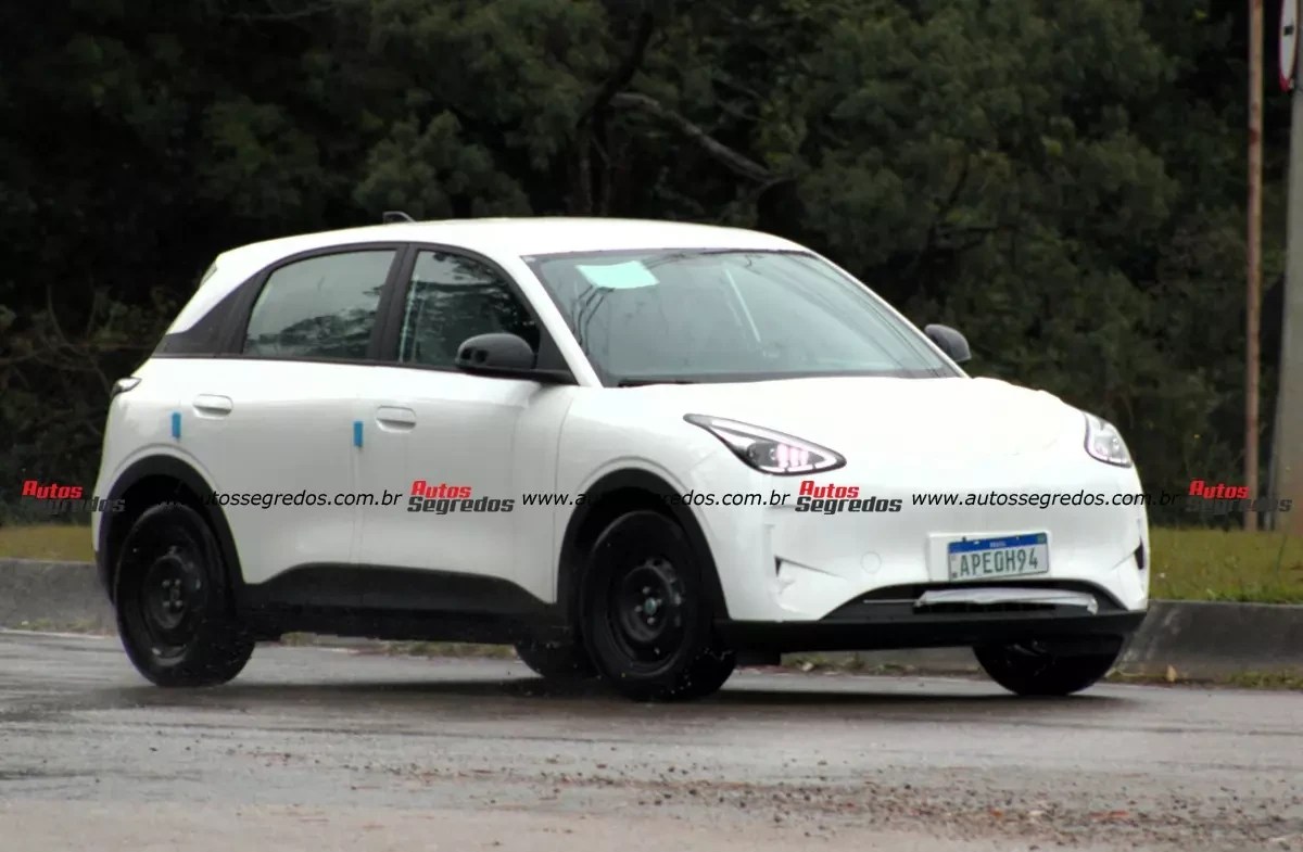 Geely EX2 nacional aparece em testes e pode ganhar bateria maior