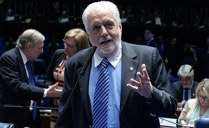 Defesa de Jaques Wagner pede ao STF anulação de busca e apreensão