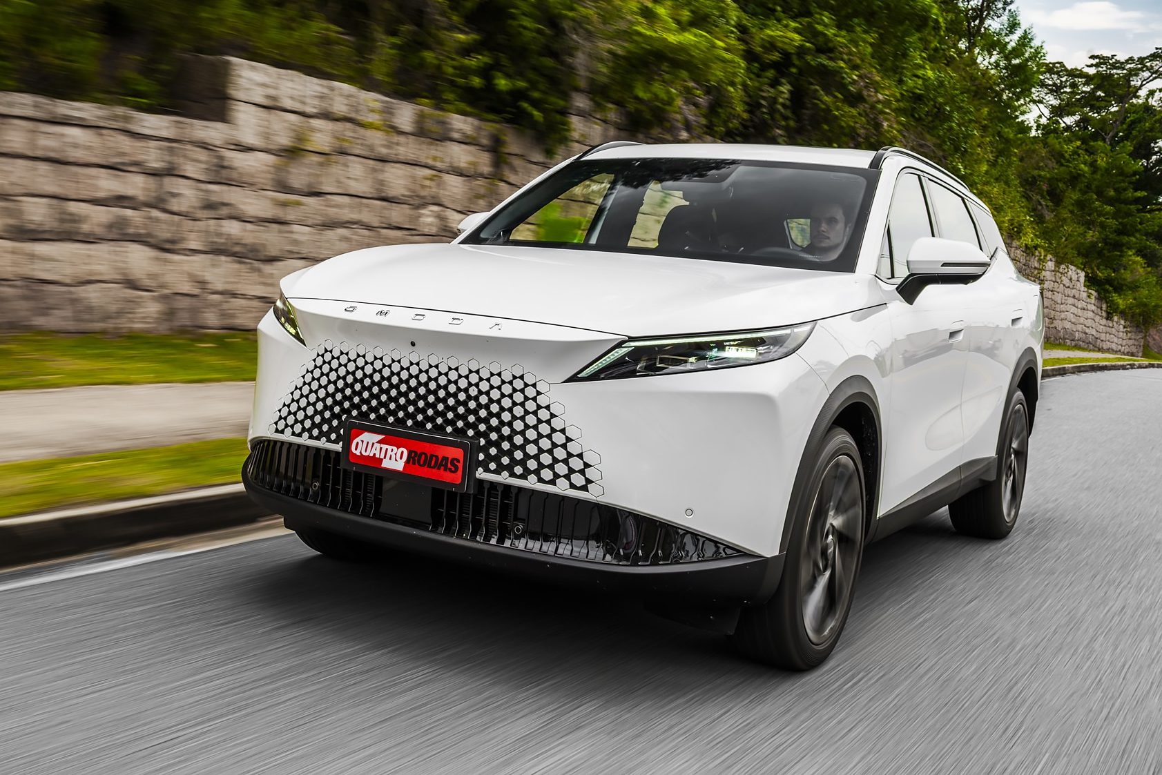 Omoda 7: O híbrido que desafia o visual padronizado do segmento SUV