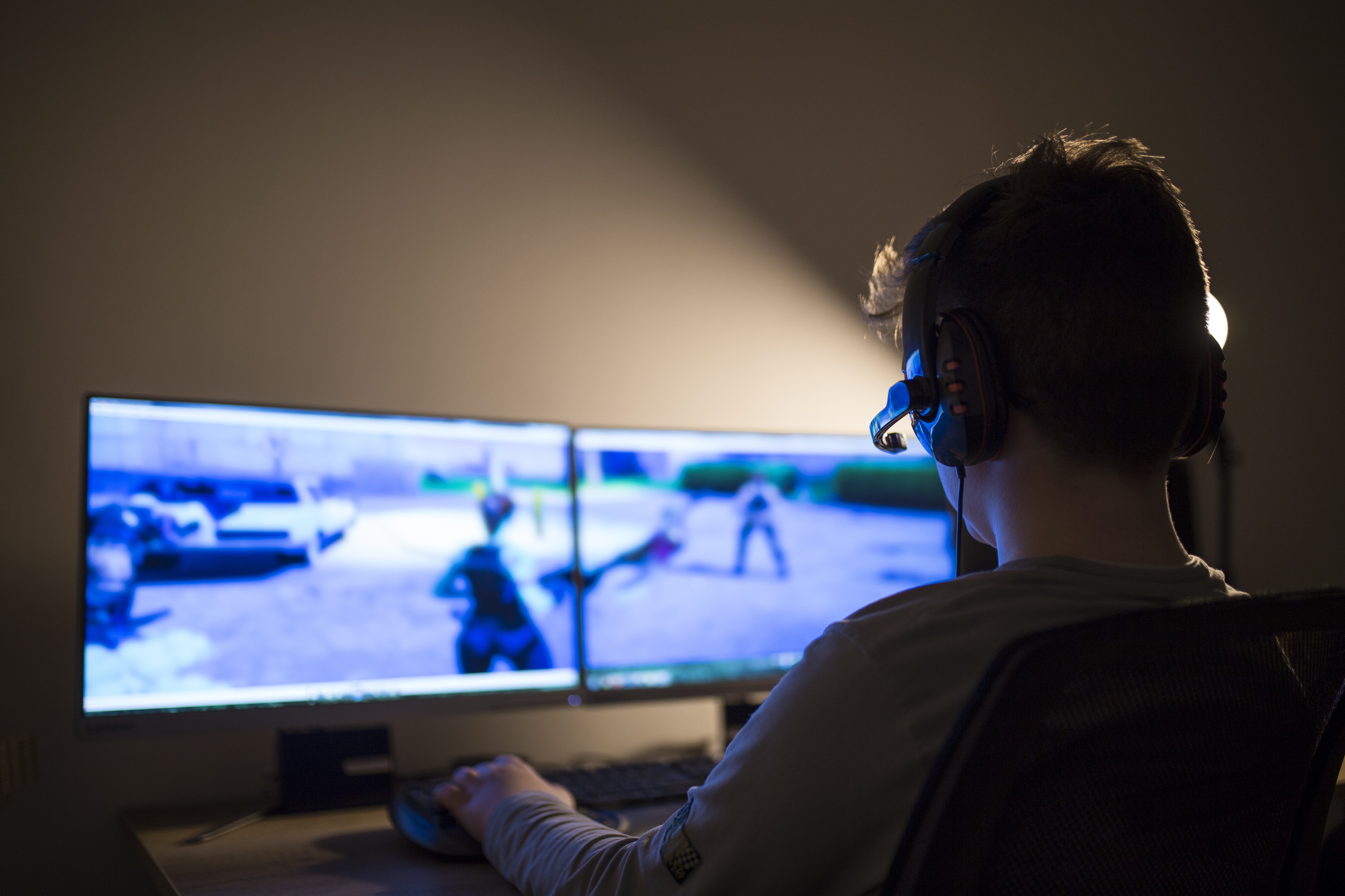 Quanto tempo no controle é dependência? Estudo revela fatores psicológicos por trás do vício em games
