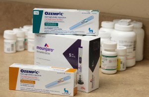 Mercado paralelo de canetas emagrecedoras movimentou R$ 12,5 bilhões no último ano