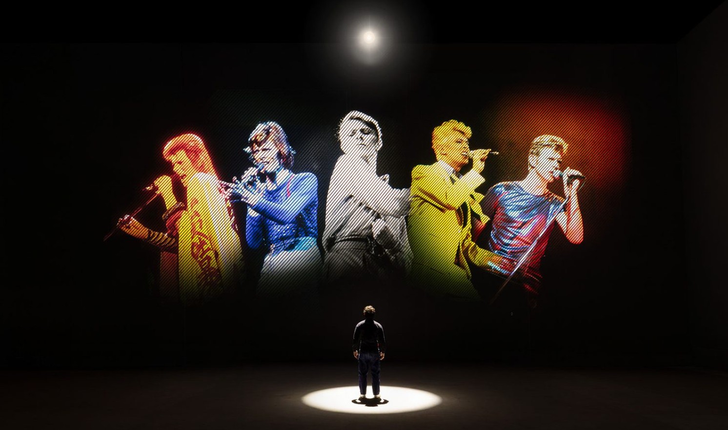 Londres mergulha no universo de David Bowie com exposição imersiva inédita