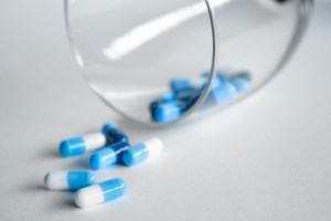 Anvisa aprova primeiro medicamento não hormonal para menopausa