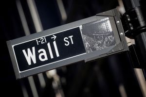 Wall St cai com liquidação em tecnologia por preocupações com Fed e gastos em IA
