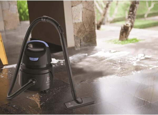 Aspirador água pó Electrolux compacto potente função sopro 1400W 12 L total 5 L util protetor termico AWD01 - Imagem 2